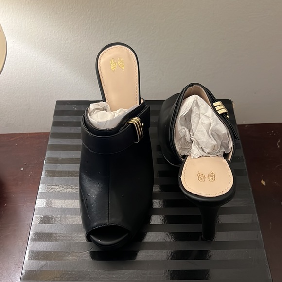 Victoria’s Secret Black Leather Platform Mules - Picture 3 of 4